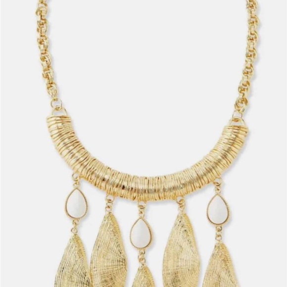 Lilly Pulitzer she shells necklace - Picture 2 of 4